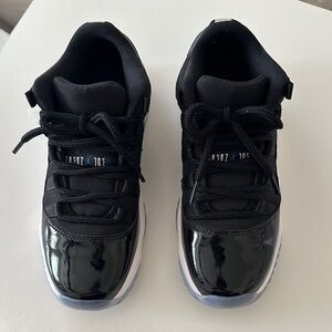 Jordan Kids Sneakers in Black and Blue